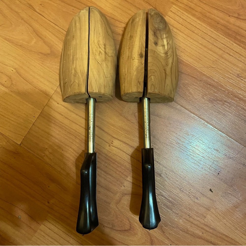 Vintage wooden shoe tree Men size 5, Rochester store tree co, Rochester NY